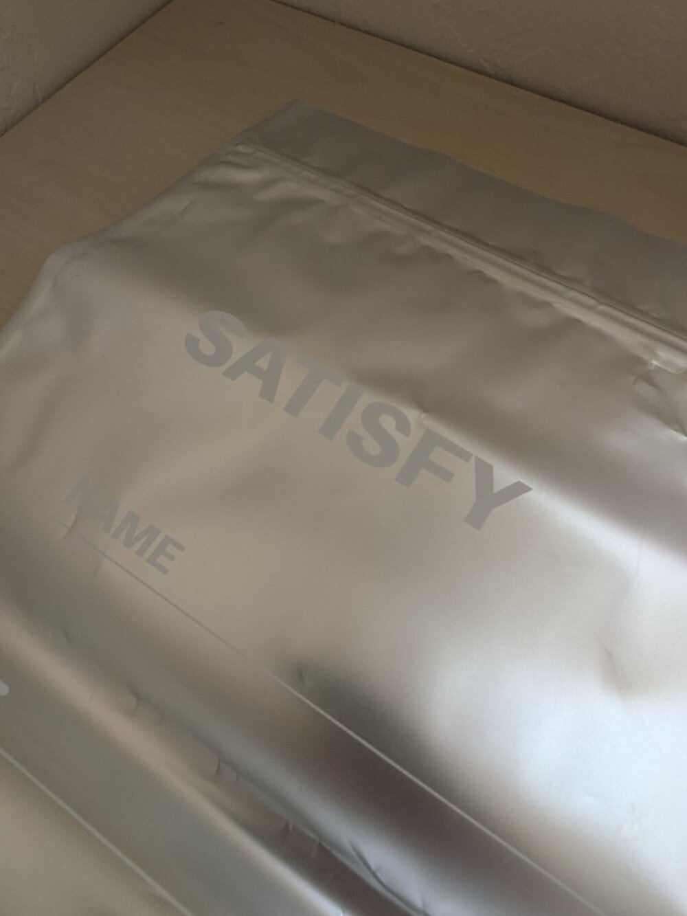 Satisfy Running Race Kit Bag Silver Zip Pouch NWT Rare Collectible